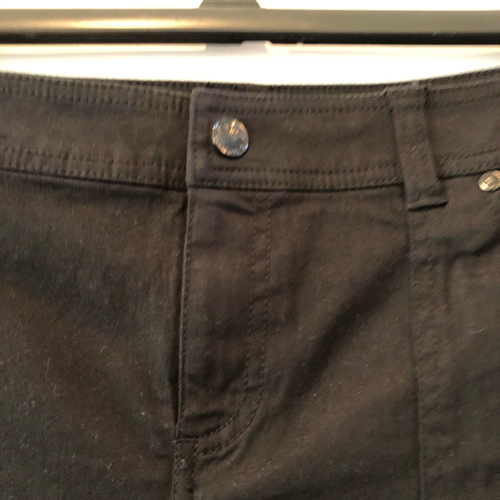 Shorts - Picture 4 of 7